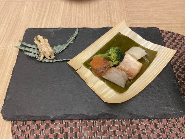 群馬温泉2泊3日のひとり旅 ー 2日目宿泊 伊香保温泉 ホテル松本楼 シングルルーム1号室 ひとり旅の世界へようこそ